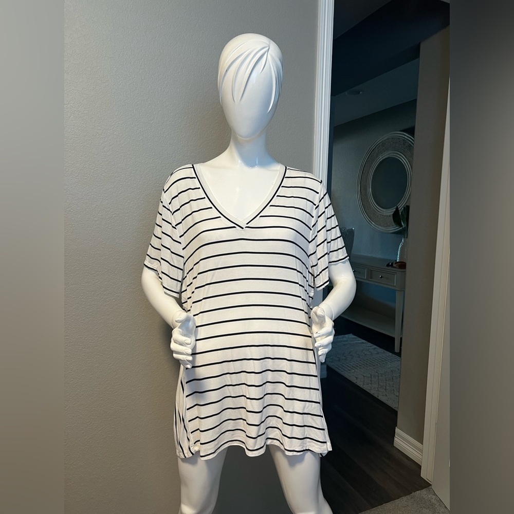 Lane Bryant Black and White Top Size Plus